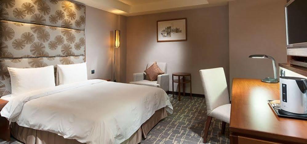 Rich & Free Hotel - Kaifeng 富逸旅趣-北車開封館 Taipei Eksteriør bilde