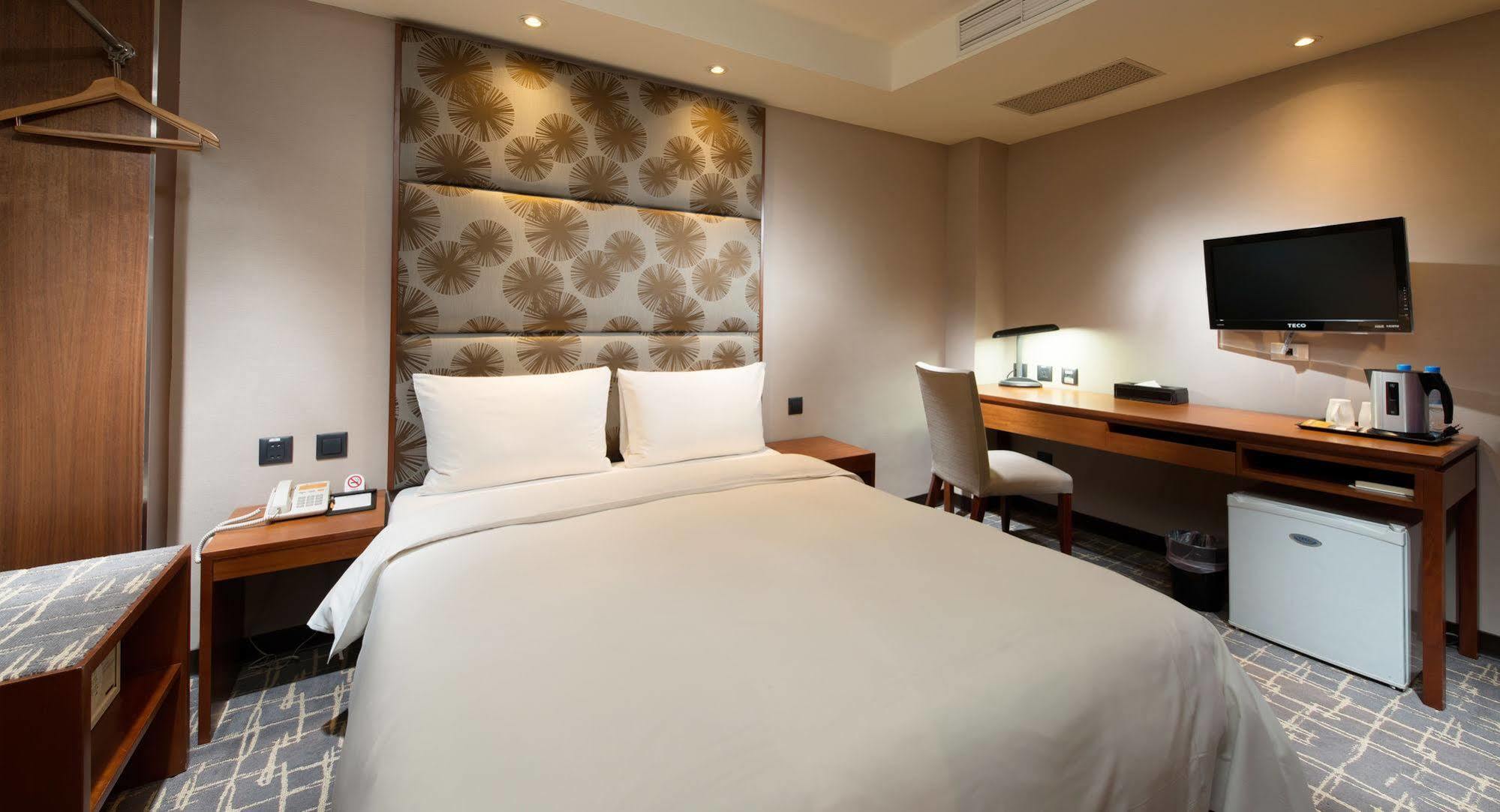 Rich & Free Hotel - Kaifeng 富逸旅趣-北車開封館 Taipei Eksteriør bilde